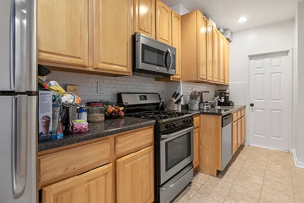 Rented by Douglas Elliman | media 15