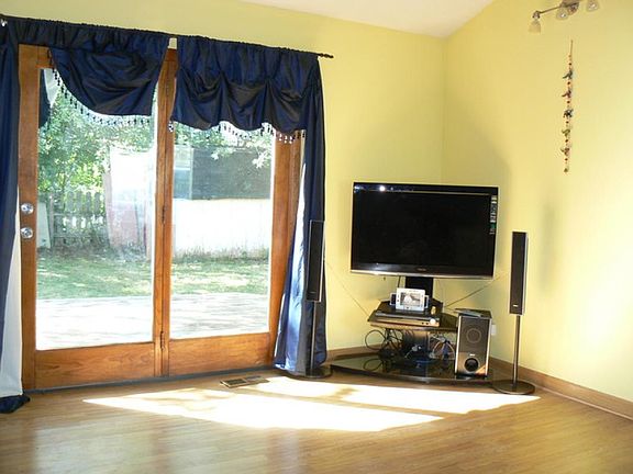 4th image of 2S506 Dogwood Ct