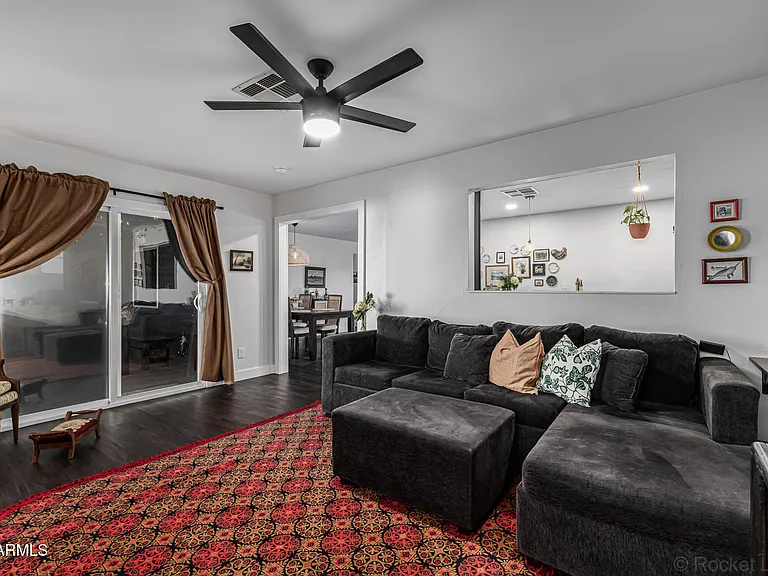 2200 N Los Altos Dr — Photo 14