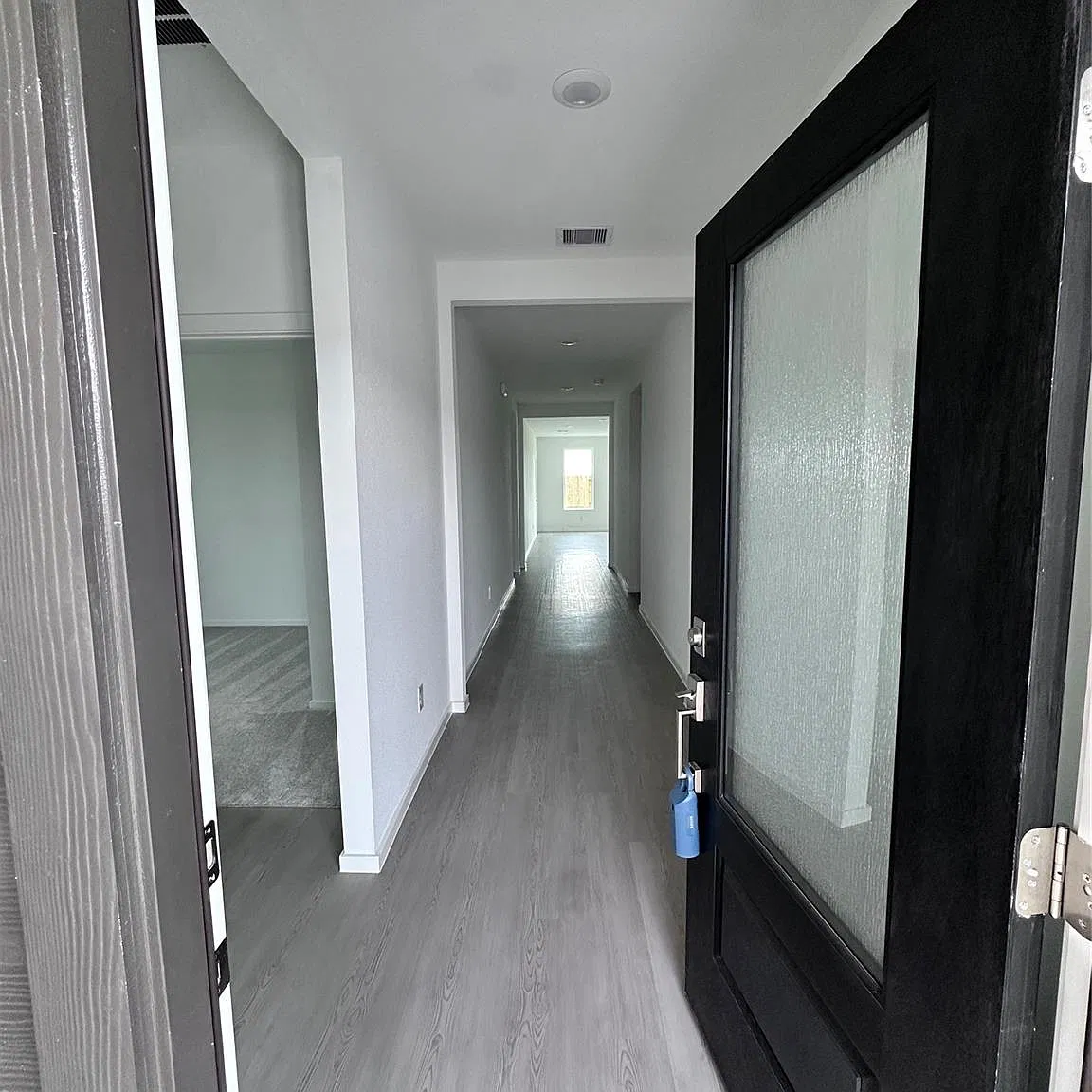 4 bed, 2.0 bath, 1922 sqft, $2,450 — Photo 4