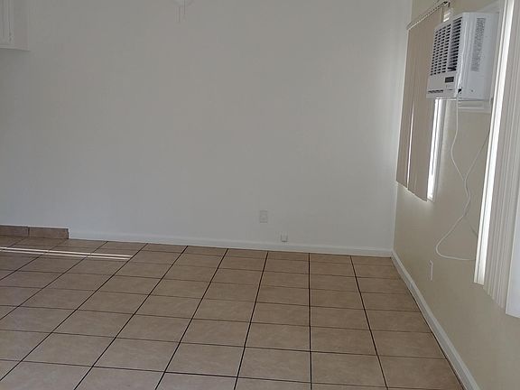 3rd image of 465 E Pasadena St APT 1