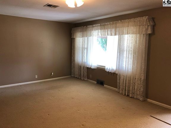 5th image of 406 W Anthony Ave