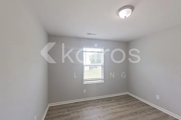 102 Kyles Dr — Photo 11
