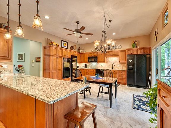 17th image of 198 Riverbend Dr