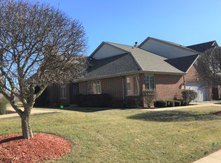 1371 Chestnut Xing, Lemont, IL 60439