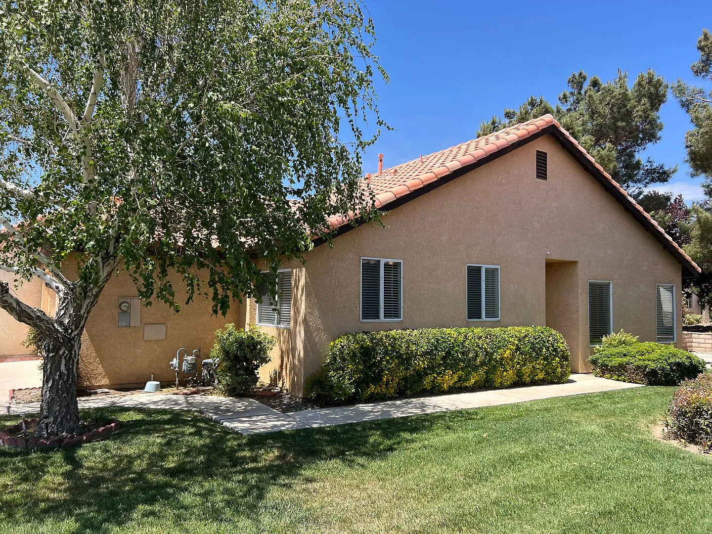 Beautiful Home 55+ in Jess Ranch a Gate-Guarded Community — Photo 3