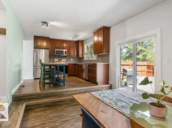 2937 130th Ave NW, Edmonton, AB T5A 3M1