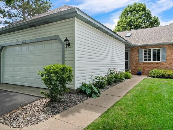 2711 Lake Court Cir, Saint Paul, MN 55112