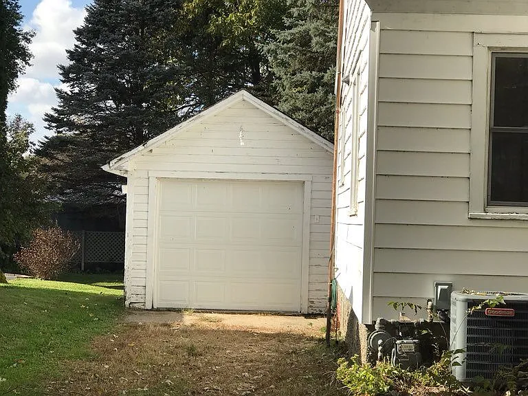 331 Grant Ave — Photo 3