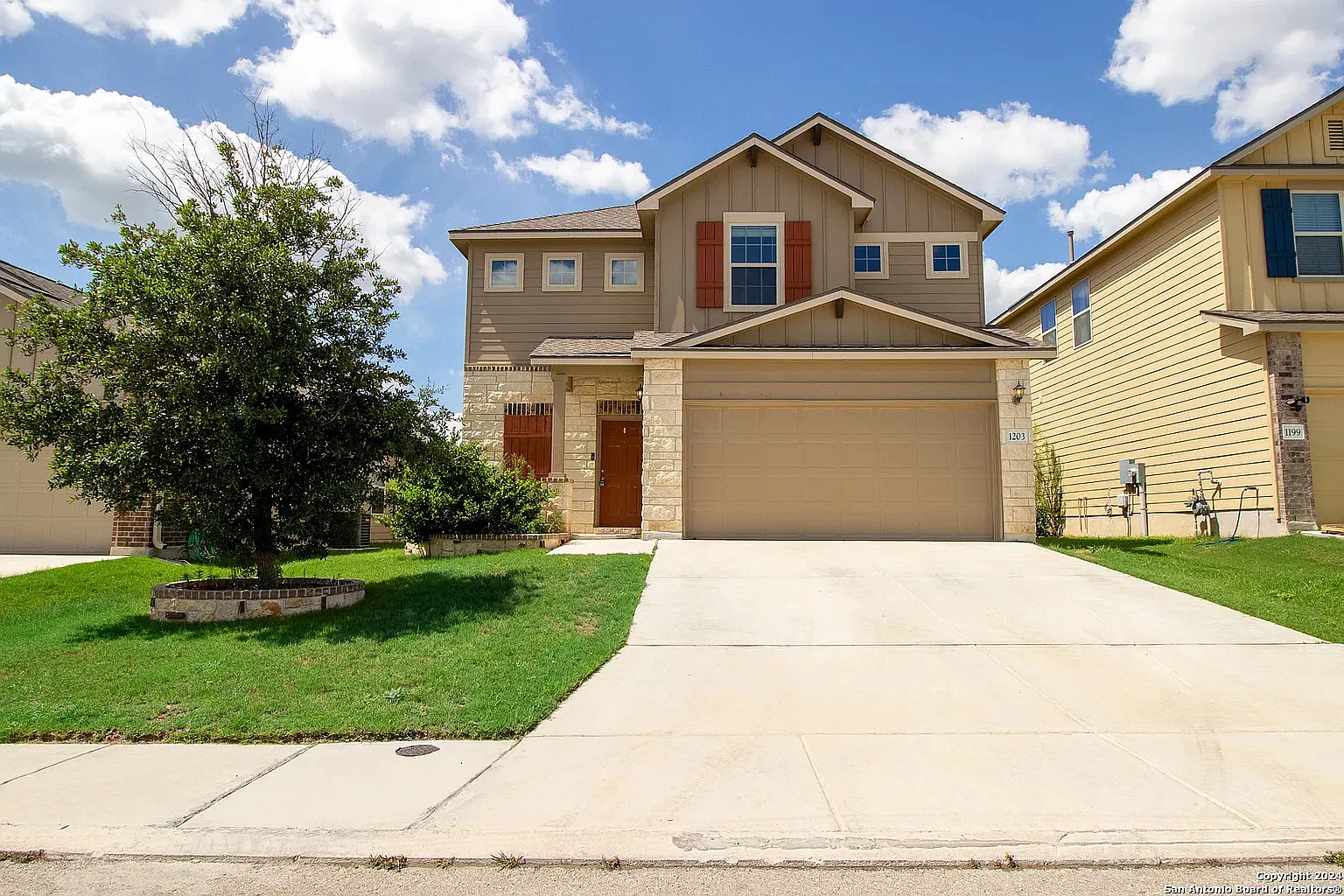 3 bed, 2.5 bath, 1950 sqft, $2,200 — Photo 1