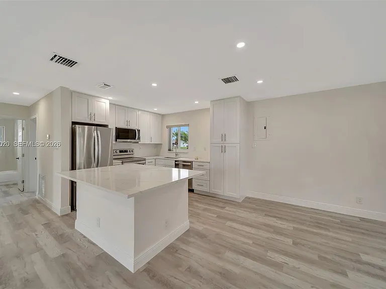8502 NW 59th St — Photo 8