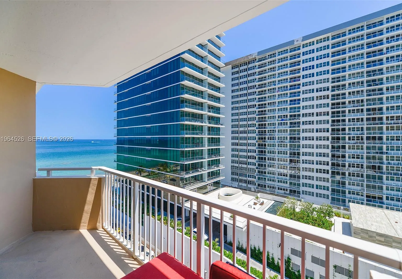 Hemispheres Condo — Photo 2