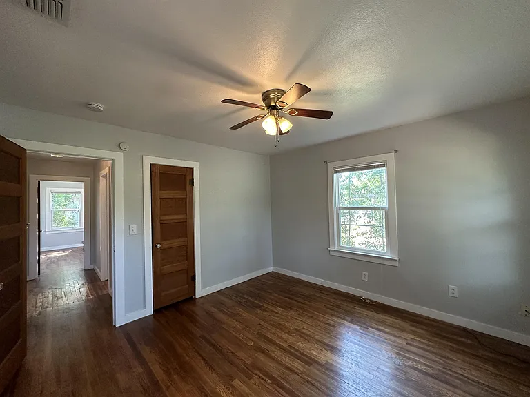 208 N Bowie St — Photo 9