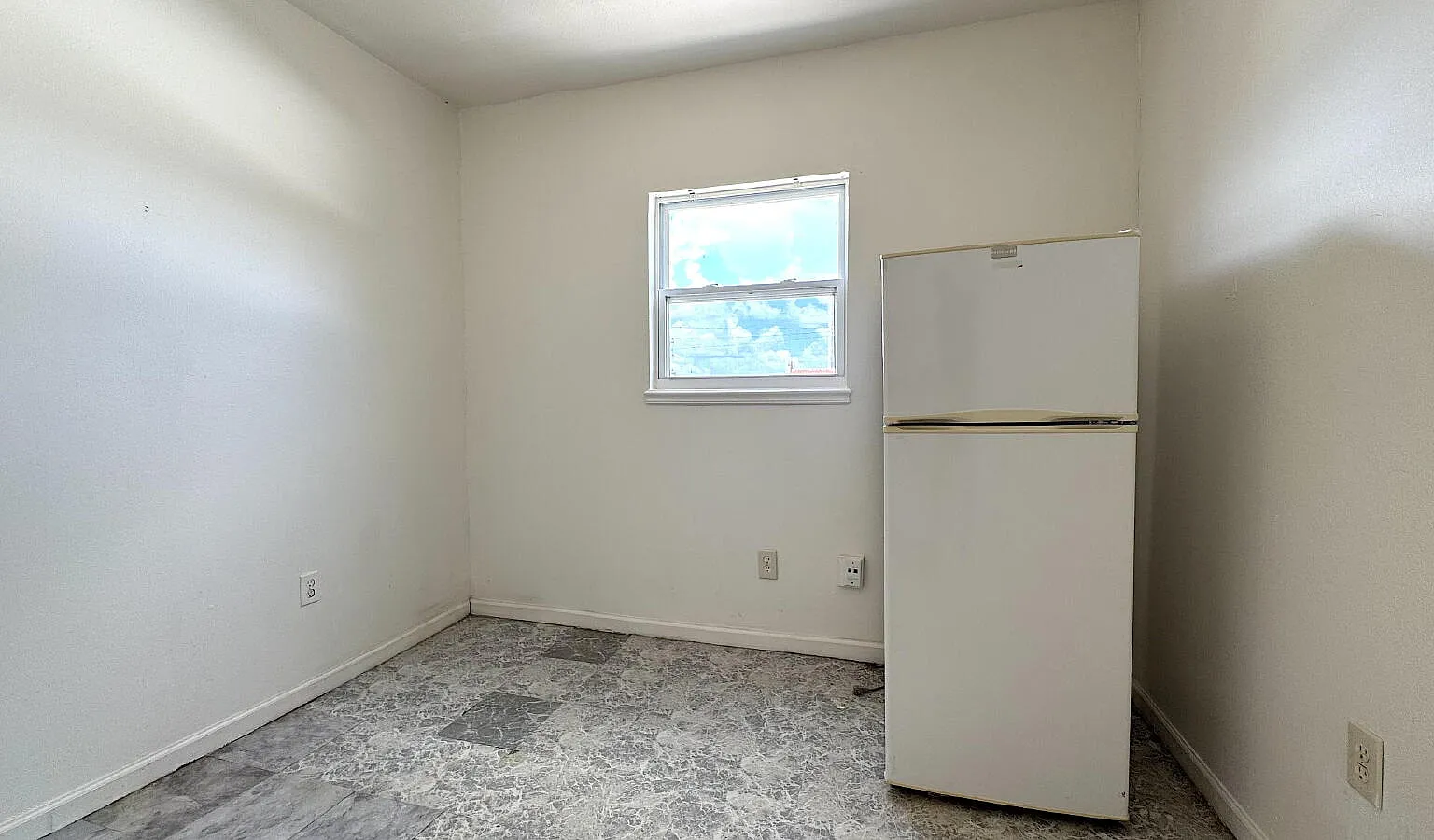 1 bed, 1.0 bath, $1,100 — Photo 2