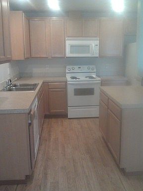 4th image of 4611B 100th St NE