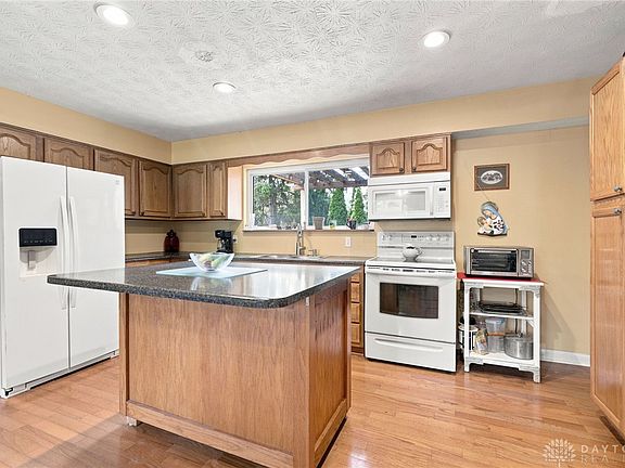 5th image of 4555 Ross Ave