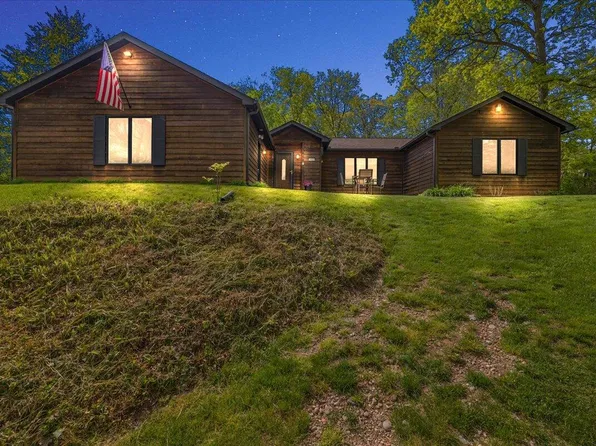 3455 Yarney Rd, Waterford, MI 48329