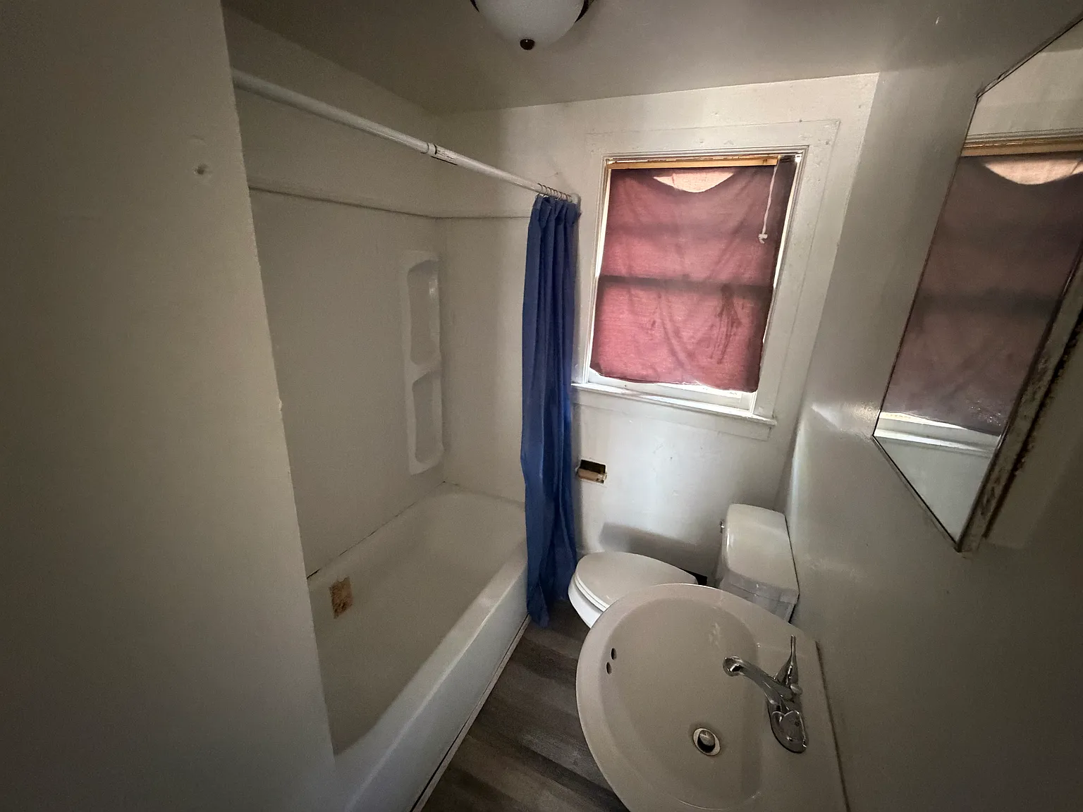 2 bed, 700 sqft, $850 — Photo 2