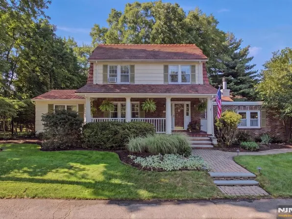15 Short Pl, Harrington Park, NJ 07640