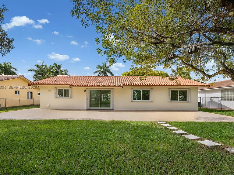2045 SW 125th Ct — Photo 17