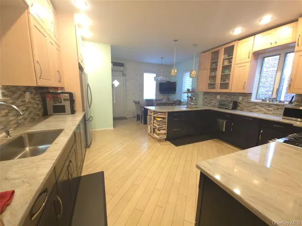 1527 East 29th Street image 6 of 20