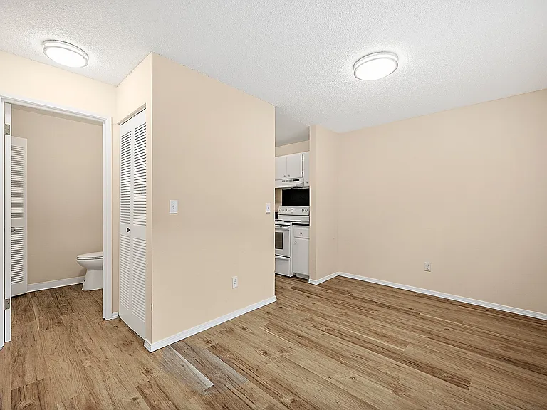 6012 N 15th St #D106 — Photo 8