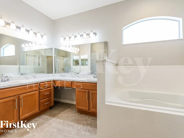 533 Interlock St — Photo 11