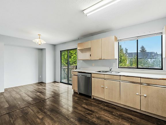 3rd image of 7258 140a St