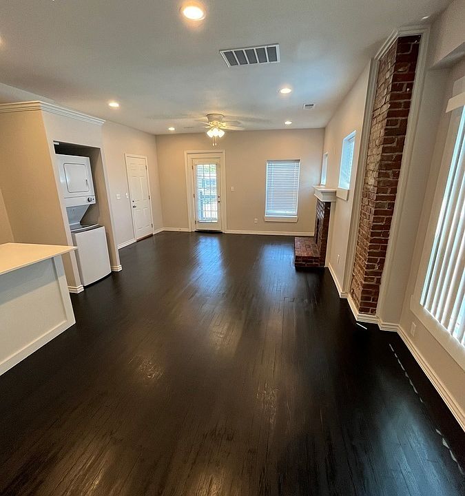 1st image of 1009 W 39th St #2E
