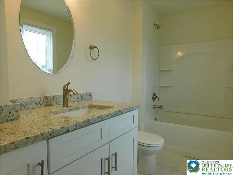 68 W Union Blvd — Photo 22
