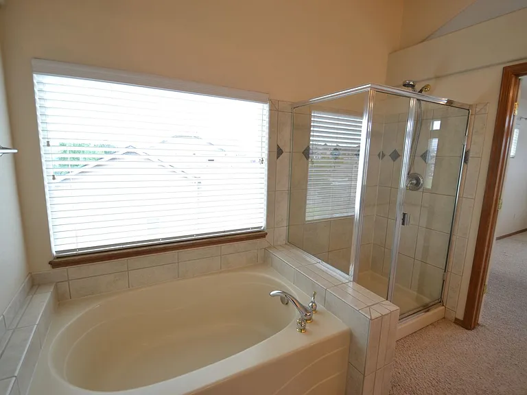 7492 Amberly Dr — Photo 23