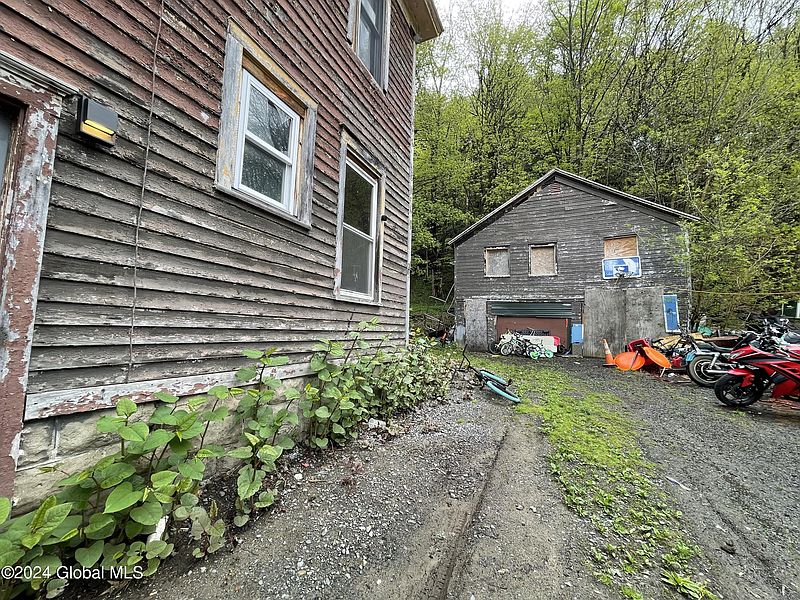 3rd image of 30 E State Street
