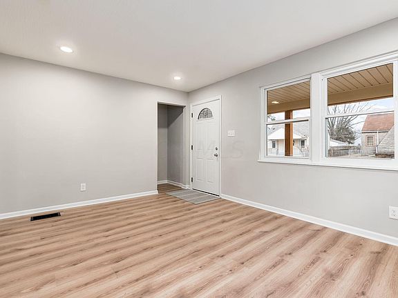 5th image of 1297 Loretta Ave