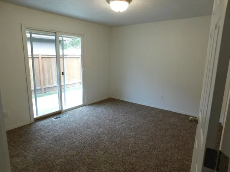 888 Creek Ct NW — Photo 9