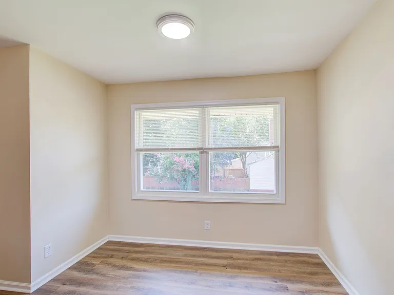 2912 Wesley St — Photo 8