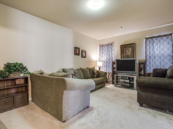 4th image of 1611 White Willow Ln