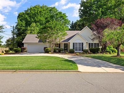 701 Oakwood Forest Ln, Kernersville, NC, 27284