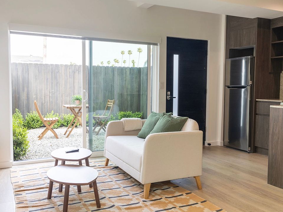 1st image of 623 N Mariposa Ave #1/4