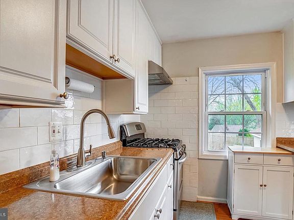 4th image of 12304 Charles Rd