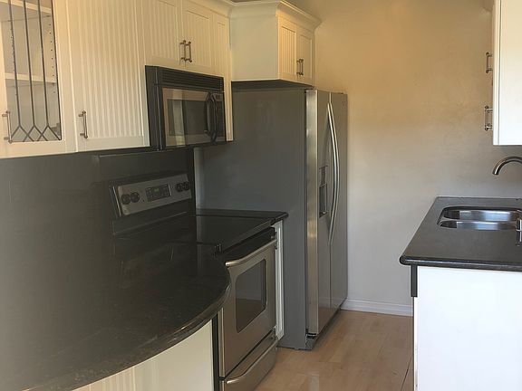 3rd image of 853 Thomas Ave APT 13