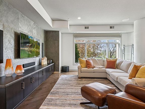 2nd image of 555 Oak Ridge Pl APT 150