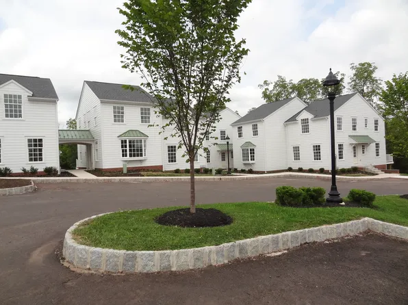 29 Mainland Rd #7, Harleysville, PA 19438