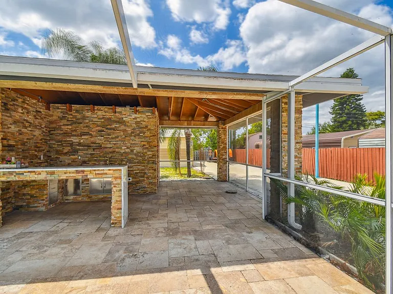1302 Brandonwood Dr — Photo 10