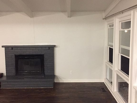 3rd image of 1000 Sunbury Rd
