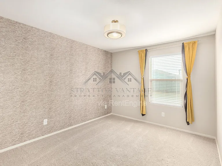 55 E Constitution Dr — Photo 20