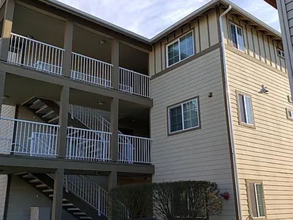 2nd image of 2706 Everett Ave Unit 302