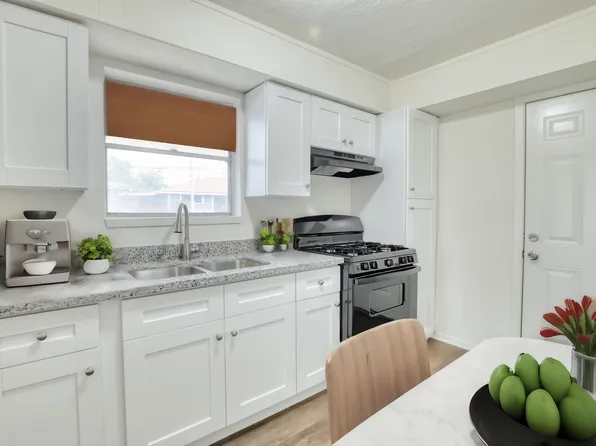1430 E 32nd 1/2 St, Houston, TX 77022