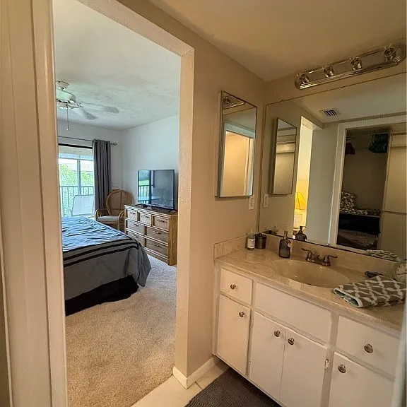 5590 Trailwinds Dr #421 — Photo 17