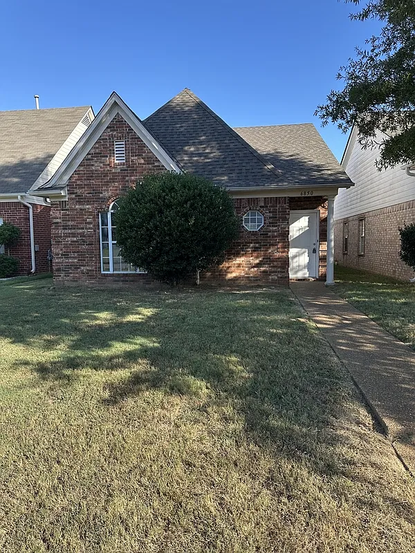 3 bed, 2.0 bath, 1395 sqft, $1,495 — Photo 2