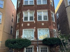 8518 S. Bennett Ave. Chicago, IL 60617, 1